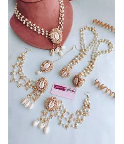 Blossom Bliss Pink & Gold Cowrie Pearl Jewelry for Festive
