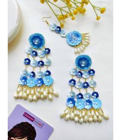 Stylish Blue-White Beaded Flowers Earrings-Tikka Set for