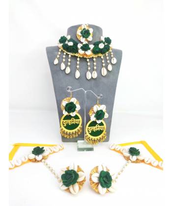 Ethnic Flower Splendor: Green Bridal Jewellery Set Ideal for Haldi and Wedding