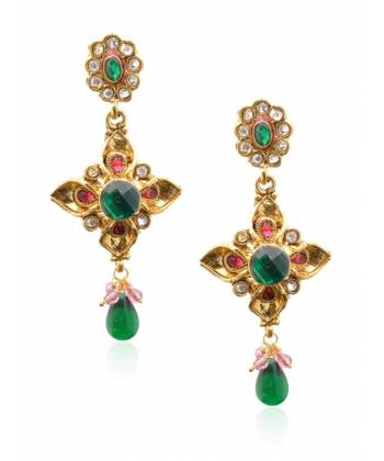 Fanciable Emerald Stone Earring