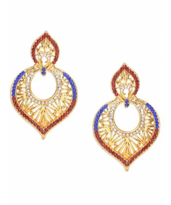 Voguish Royal Glowing Golden Earrings