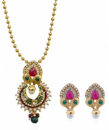 Delphic Pearl Windrop Green Pendant Set