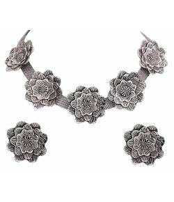 Embellished Flower Design  Necklace With Stud Earrings 